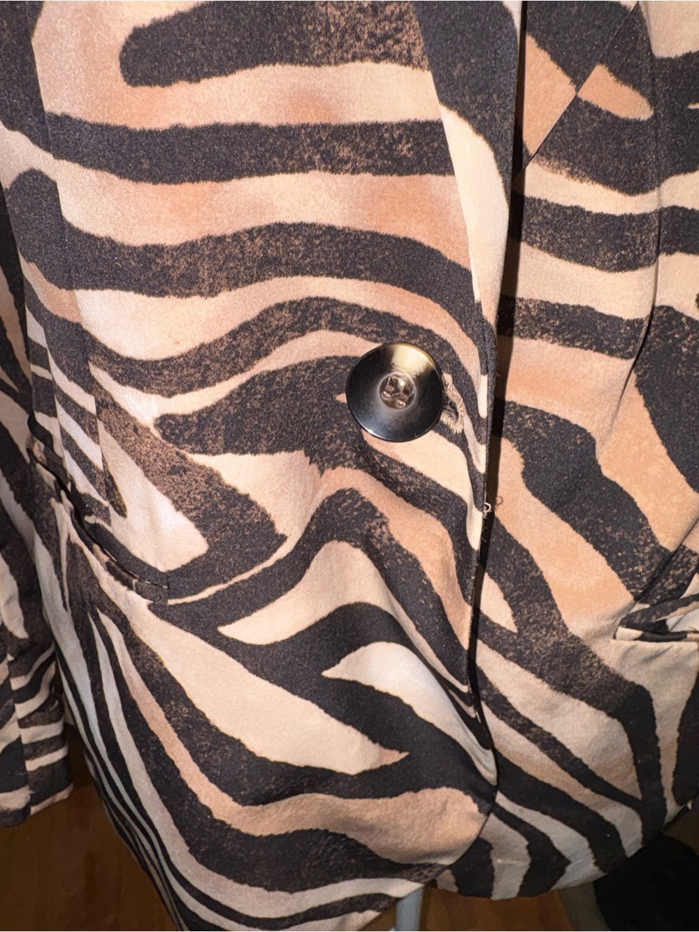 Chicos size 1 size medium black tan & gold zebra pattern jacket fully lined - Picture 2 of 9